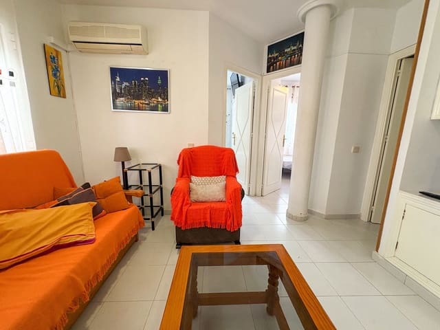 2 soveværelse Semi-Rækkehus til leje i Torrevieja med swimmingpool - € 700 (Ref: 9433030)