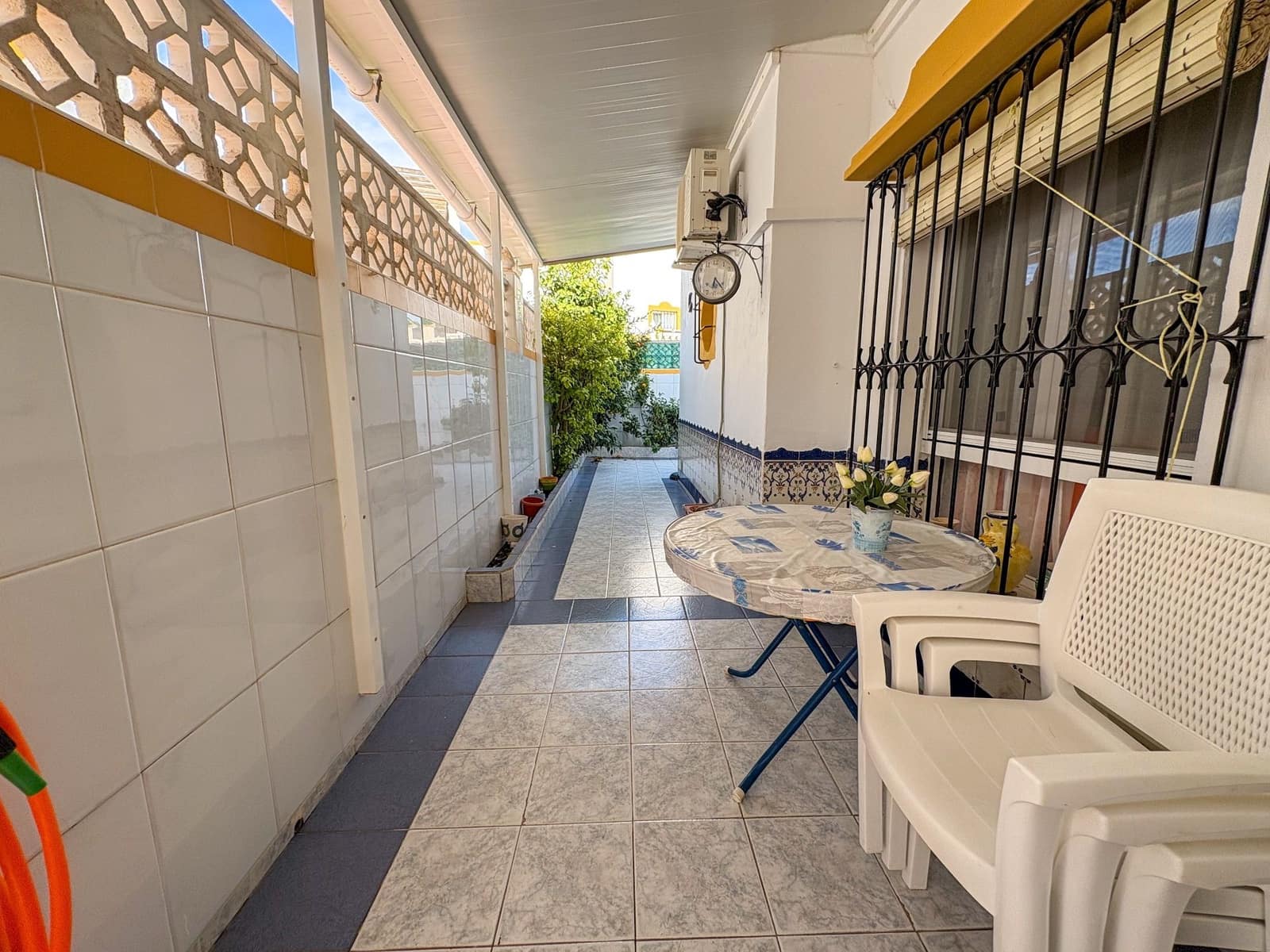 2 soveværelse Semi-Rækkehus til leje i Torrevieja med swimmingpool - € 700 (Ref: 9433030)