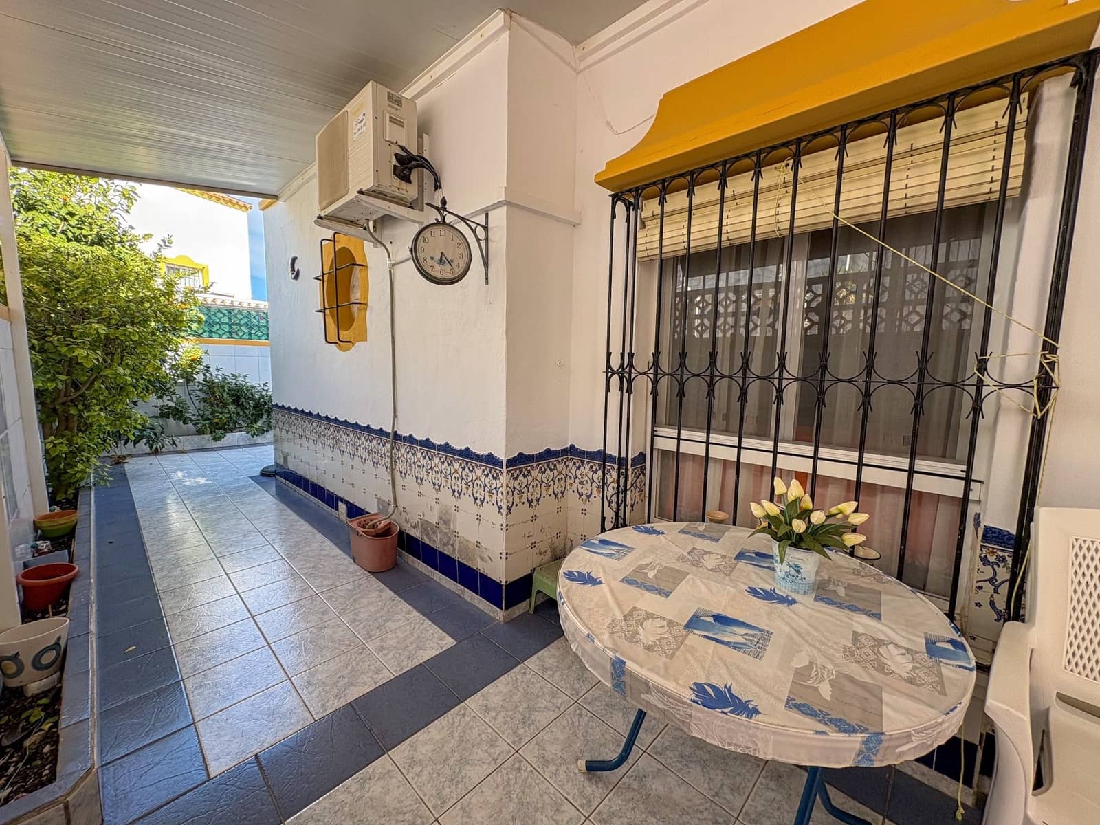 2 soveværelse Semi-Rækkehus til leje i Torrevieja med swimmingpool - € 700 (Ref: 9433030)