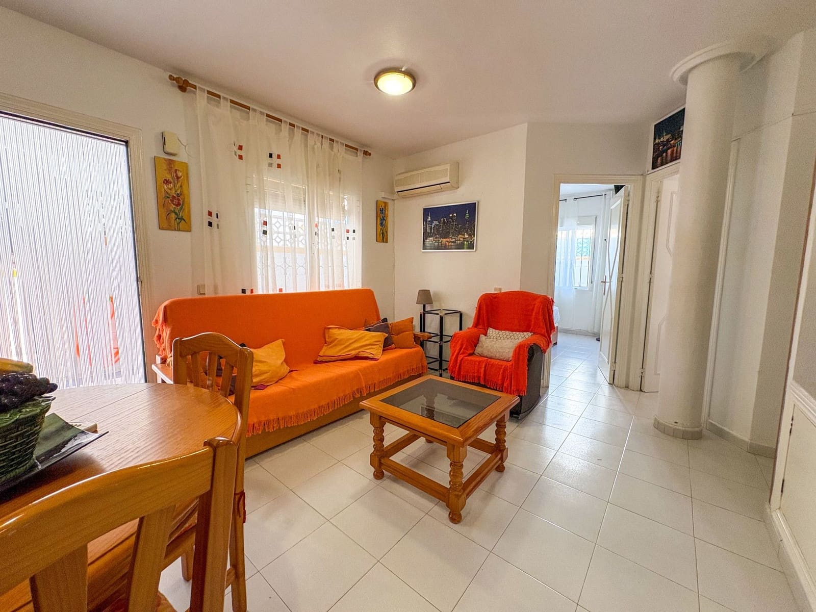 2 soveværelse Semi-Rækkehus til leje i Torrevieja med swimmingpool - € 700 (Ref: 9433030)