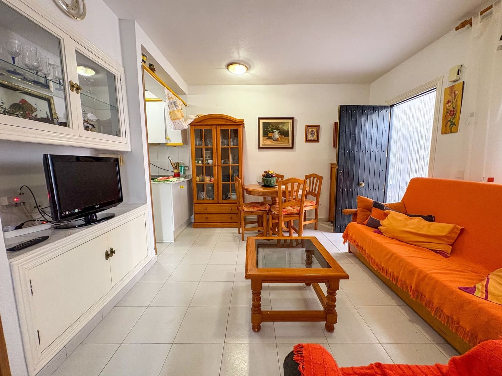 2 soveværelse Semi-Rækkehus til leje i Torrevieja med swimmingpool - € 700 (Ref: 9433030)