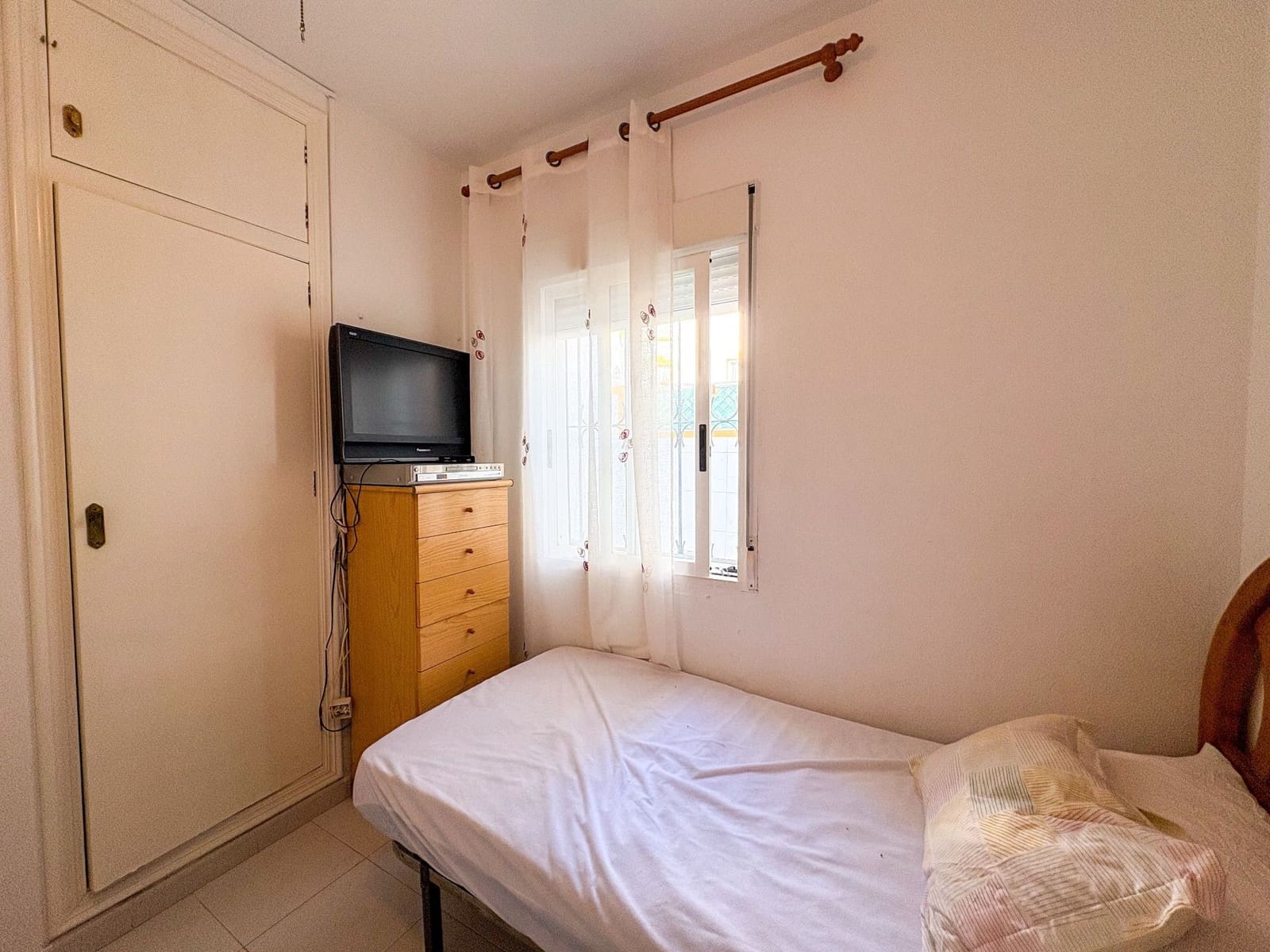 2 soveværelse Semi-Rækkehus til leje i Torrevieja med swimmingpool - € 700 (Ref: 9433030)