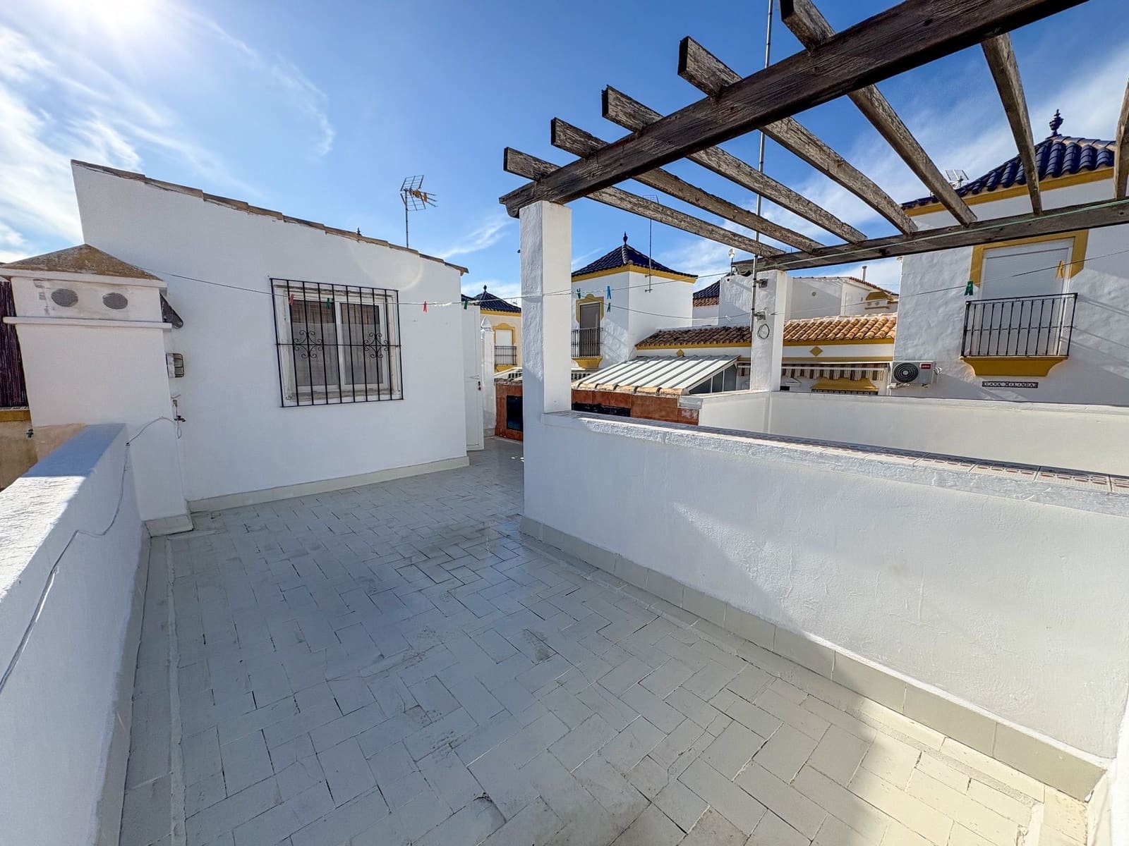 2 soveværelse Semi-Rækkehus til leje i Torrevieja med swimmingpool - € 700 (Ref: 9433030)