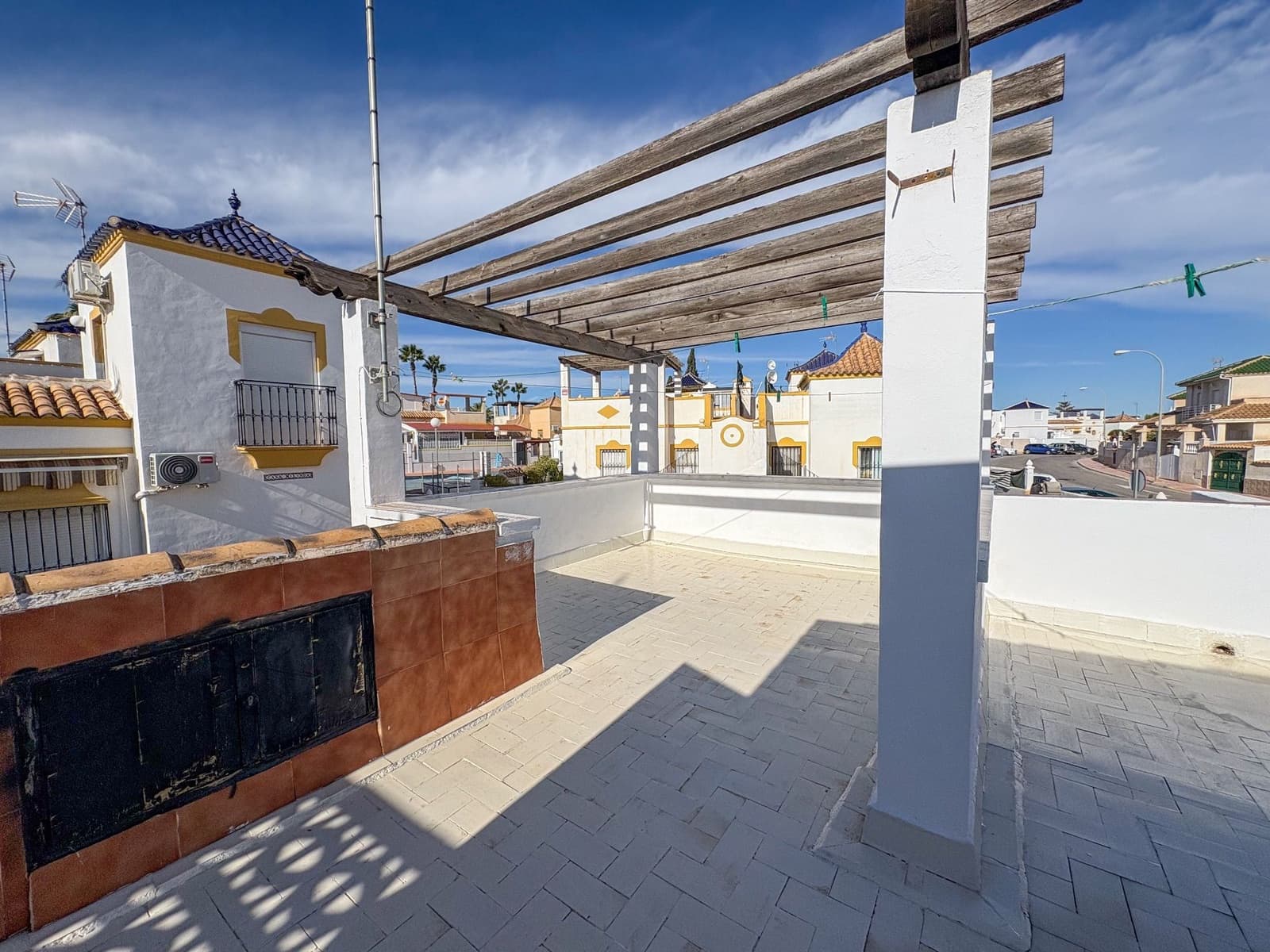 2 soveværelse Semi-Rækkehus til leje i Torrevieja med swimmingpool - € 700 (Ref: 9433030)