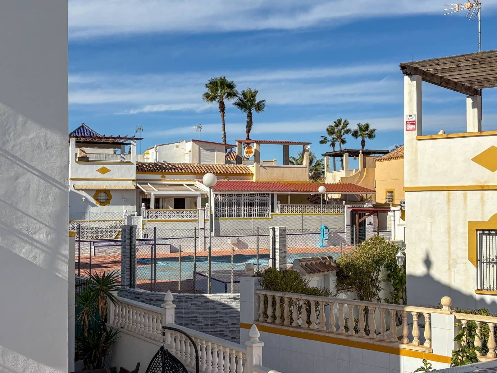 2 soveværelse Semi-Rækkehus til leje i Torrevieja med swimmingpool - € 700 (Ref: 9433030)