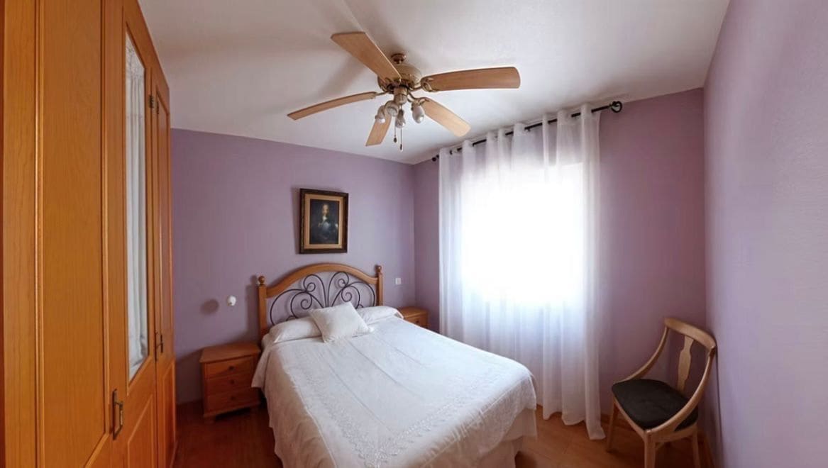 4 bedroom Semi-detached Villa for rent in Torrevieja with pool garage - € 970 (Ref: 9439448)