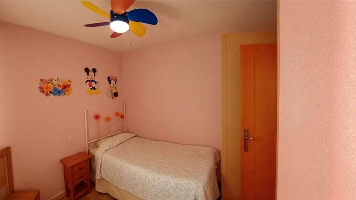 4 bedroom Semi-detached Villa for rent in Torrevieja with pool garage - € 970 (Ref: 9439448)