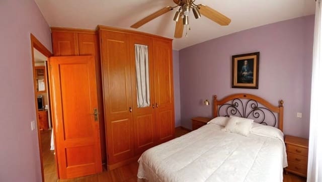 4 sypialnia Dom blizniak do wynajęcia w Torrevieja z basenem garażem - 970 € (Ref: 9439448)