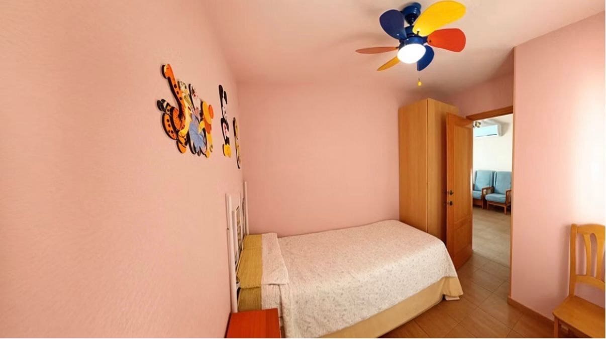 4 bedroom Semi-detached Villa for rent in Torrevieja with pool garage - € 970 (Ref: 9439448)