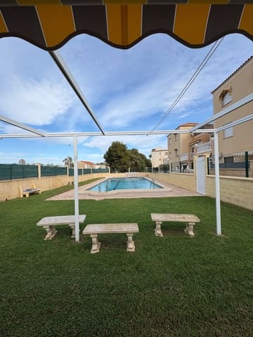 4 sypialnia Dom blizniak do wynajęcia w Torrevieja z basenem garażem - 970 € (Ref: 9439448)