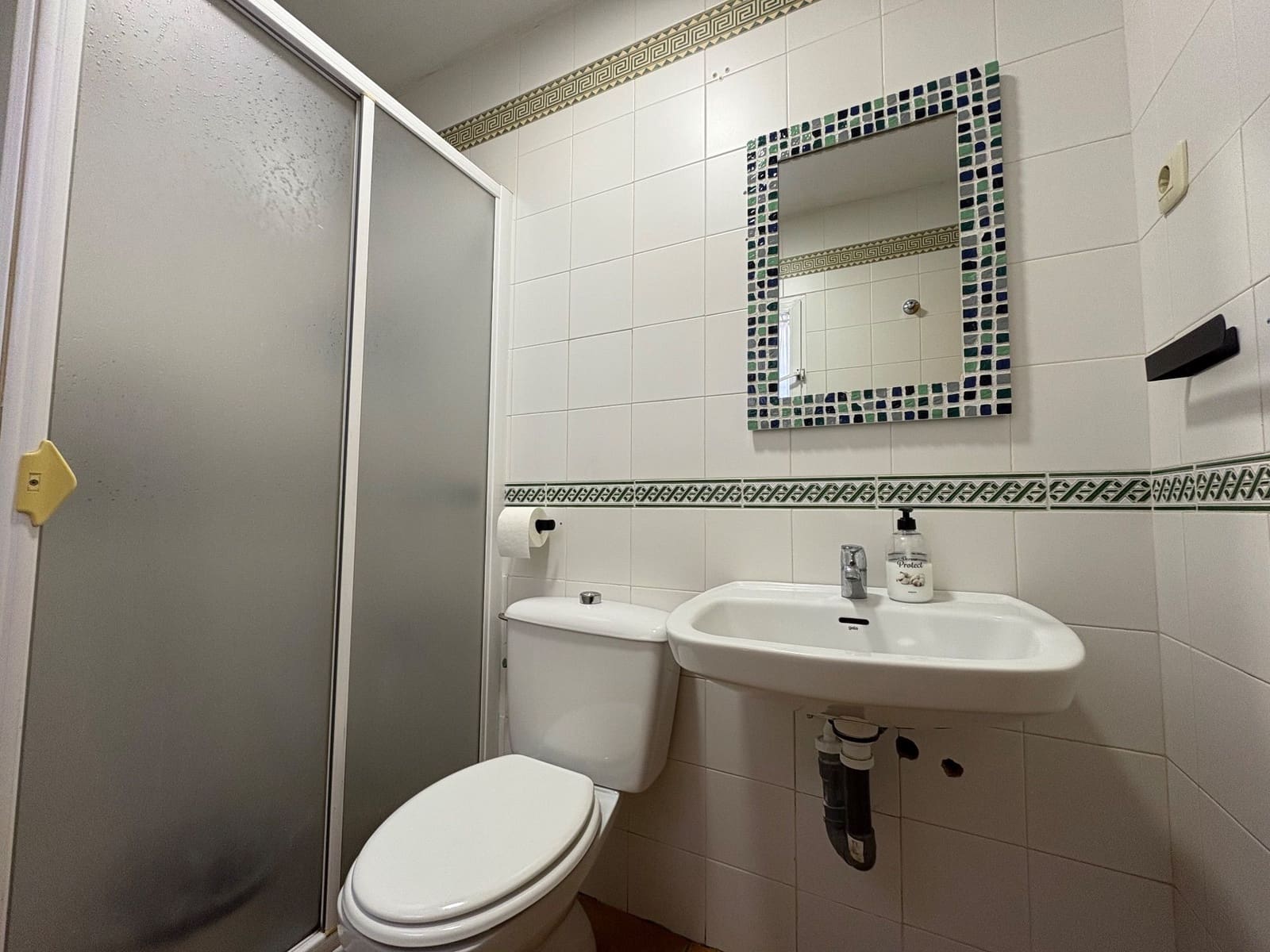 4 bedroom Semi-detached Villa for rent in Torrevieja with pool garage - € 970 (Ref: 9439448)