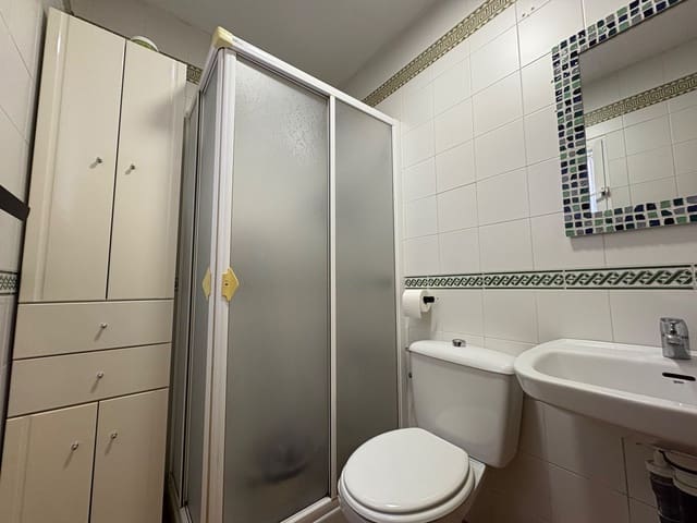 4 sypialnia Dom blizniak do wynajęcia w Torrevieja z basenem garażem - 970 € (Ref: 9439448)