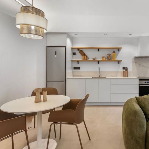 1 quarto Apartamento para arrendar em Torrevieja - 850 € (Ref: 9448576)