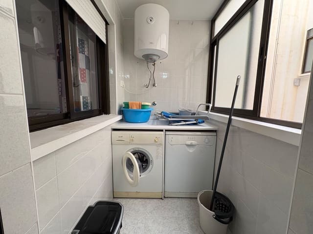Piso de 2 habitaciones en Guardamar del Segura en alquiler con piscina - 750 € (Ref: 9451597)