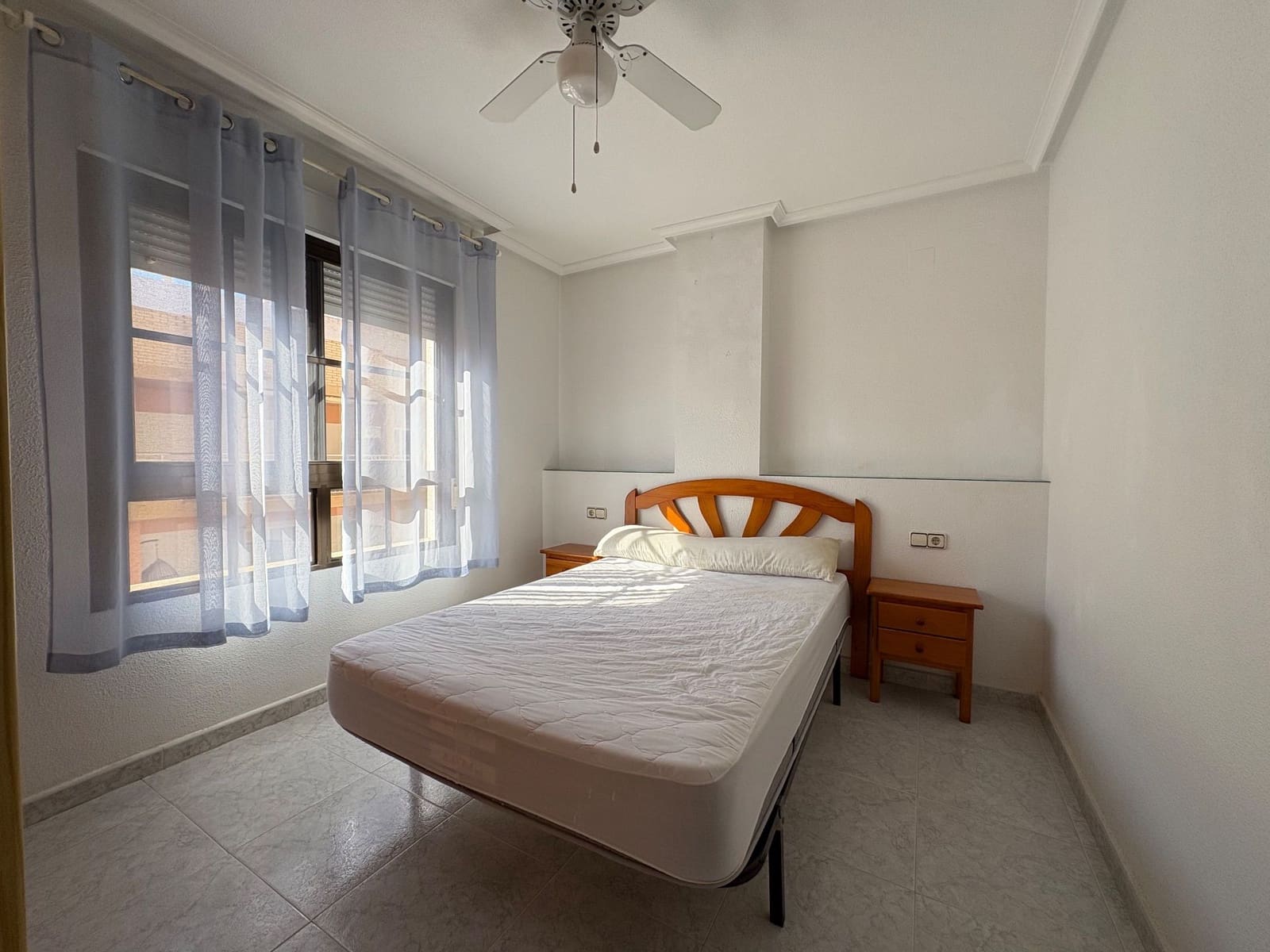 2 bedroom Flat for rent in Guardamar del Segura with pool - € 750 (Ref: 9451597)