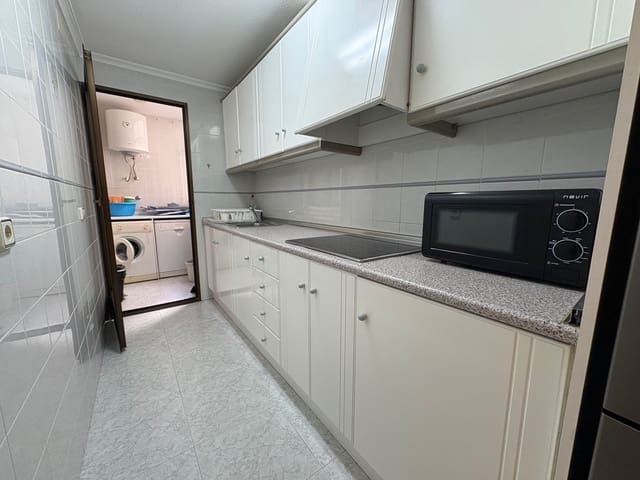 Piso de 2 habitaciones en Guardamar del Segura en alquiler con piscina - 750 € (Ref: 9451597)