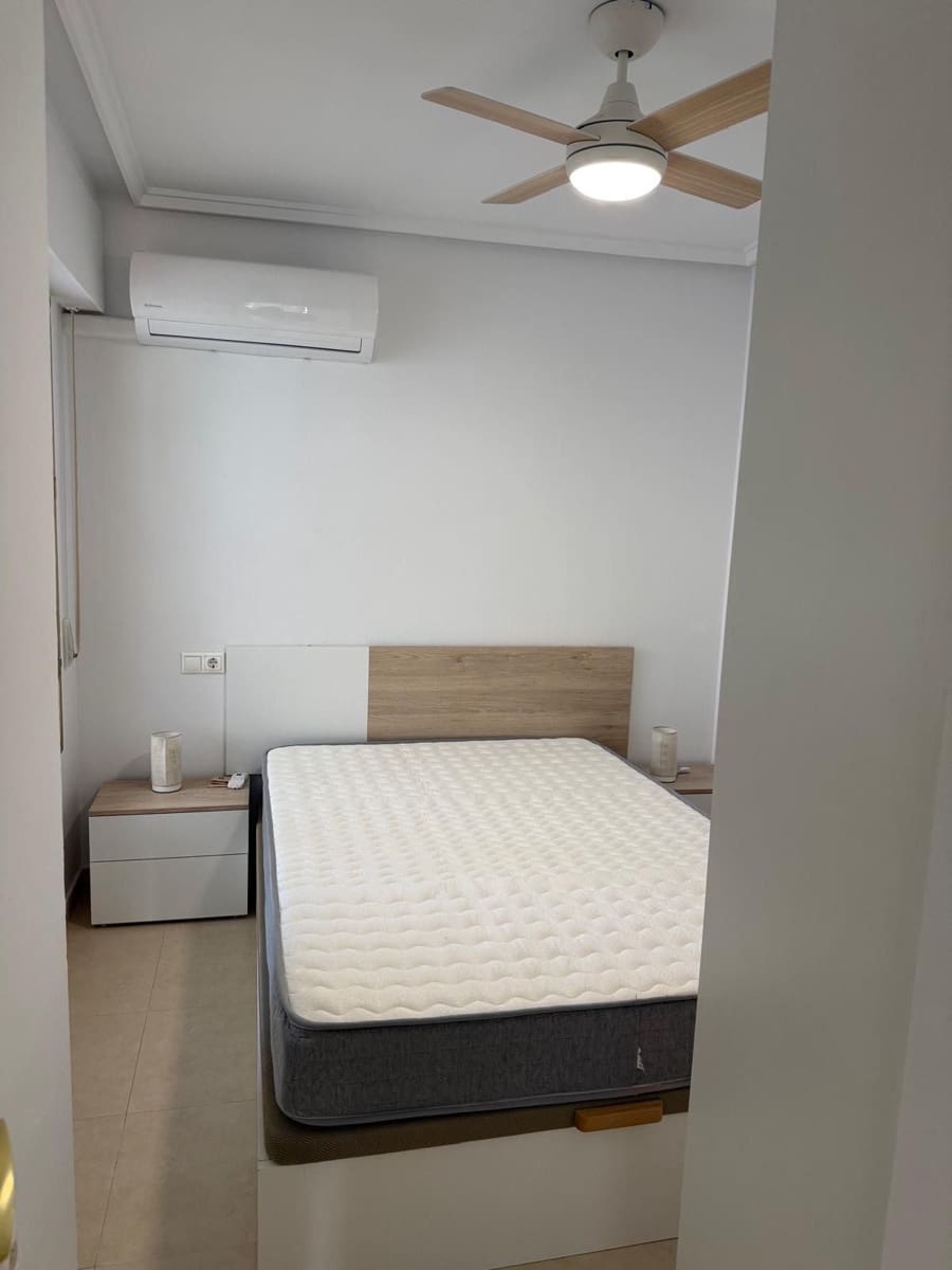 2 soveværelse Lejlighed til leje i Torrevieja - € 900 (Ref: 9451598)