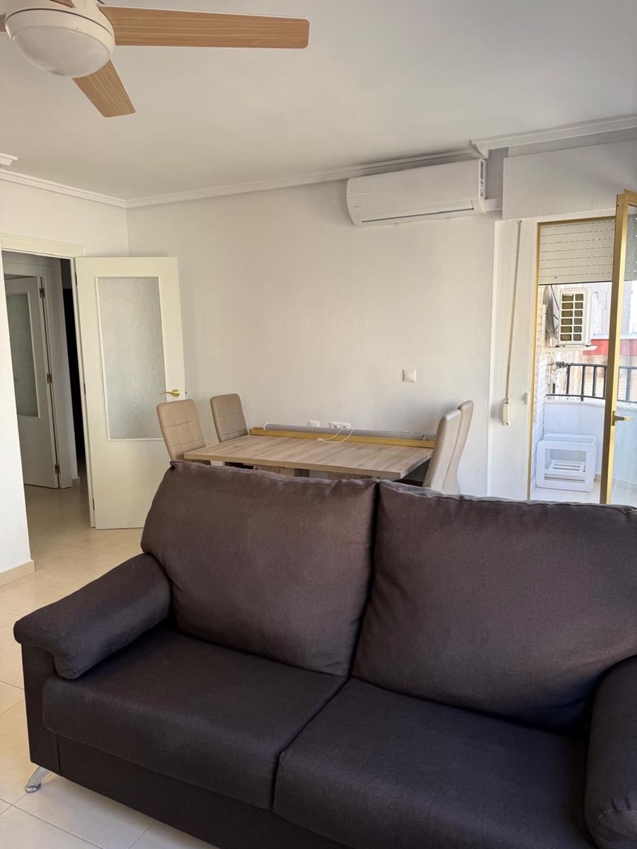 2 soveværelse Lejlighed til leje i Torrevieja - € 900 (Ref: 9451598)