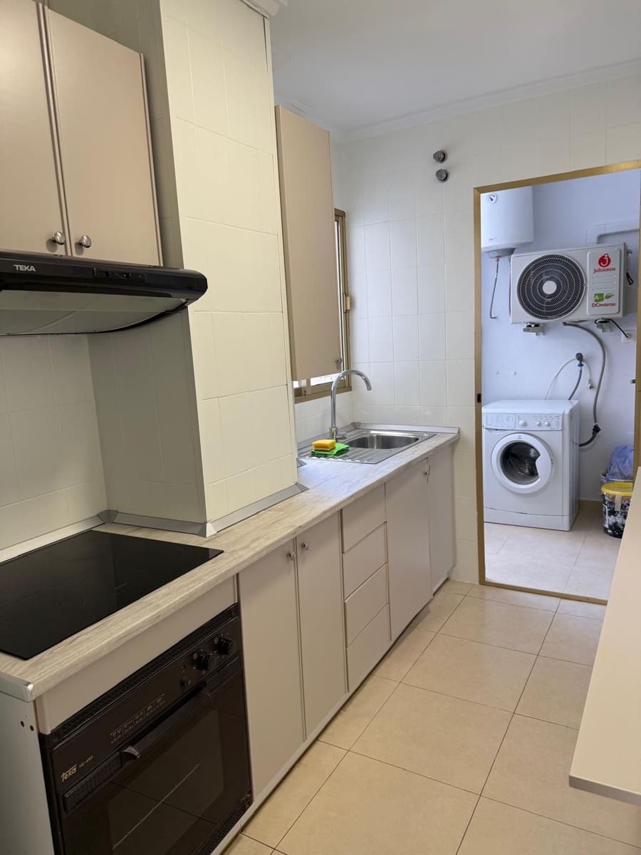 2 soveværelse Lejlighed til leje i Torrevieja - € 900 (Ref: 9451598)