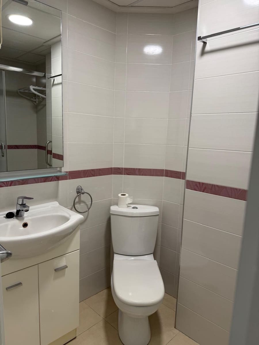 2 soveværelse Lejlighed til leje i Torrevieja - € 900 (Ref: 9451598)