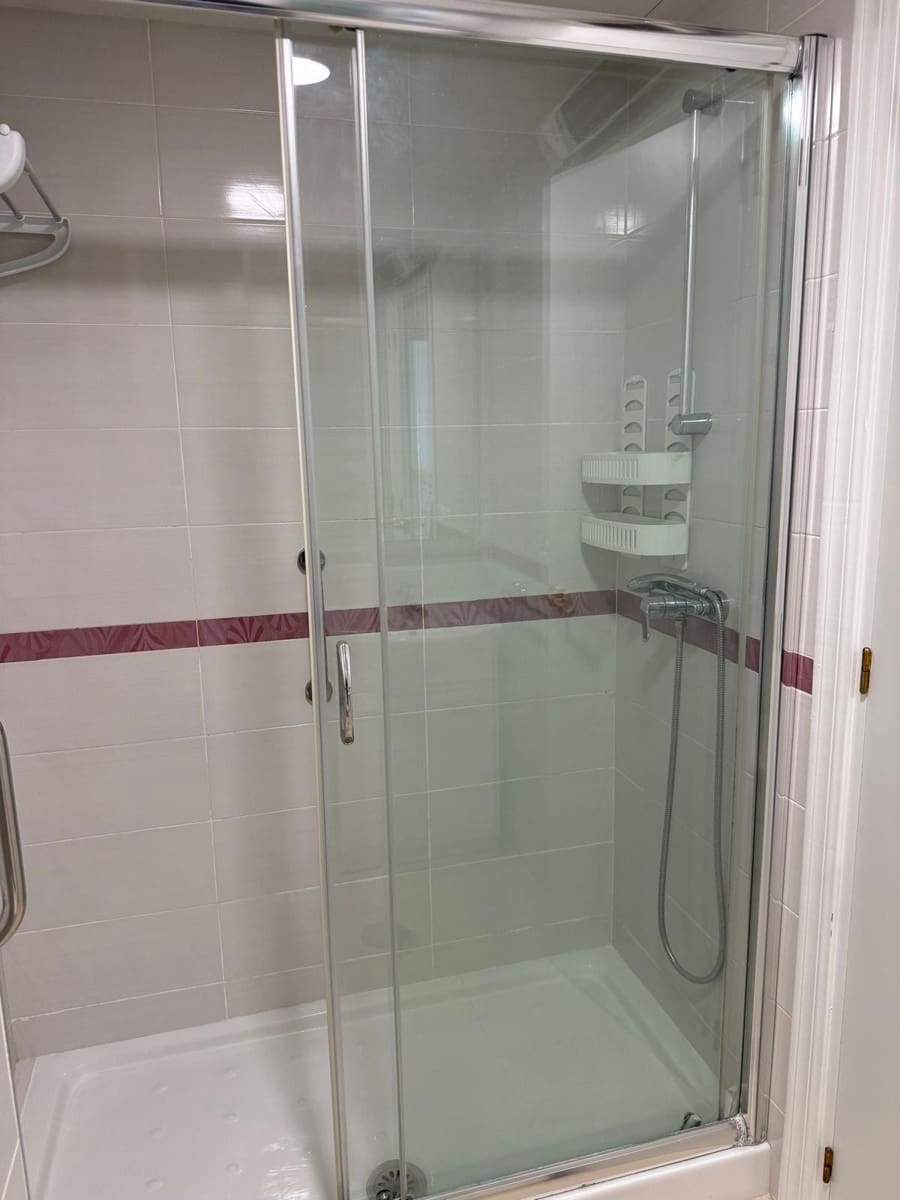 2 soveværelse Lejlighed til leje i Torrevieja - € 900 (Ref: 9451598)