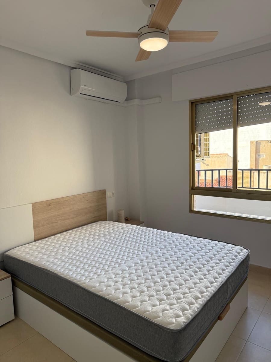 2 soveværelse Lejlighed til leje i Torrevieja - € 900 (Ref: 9451598)