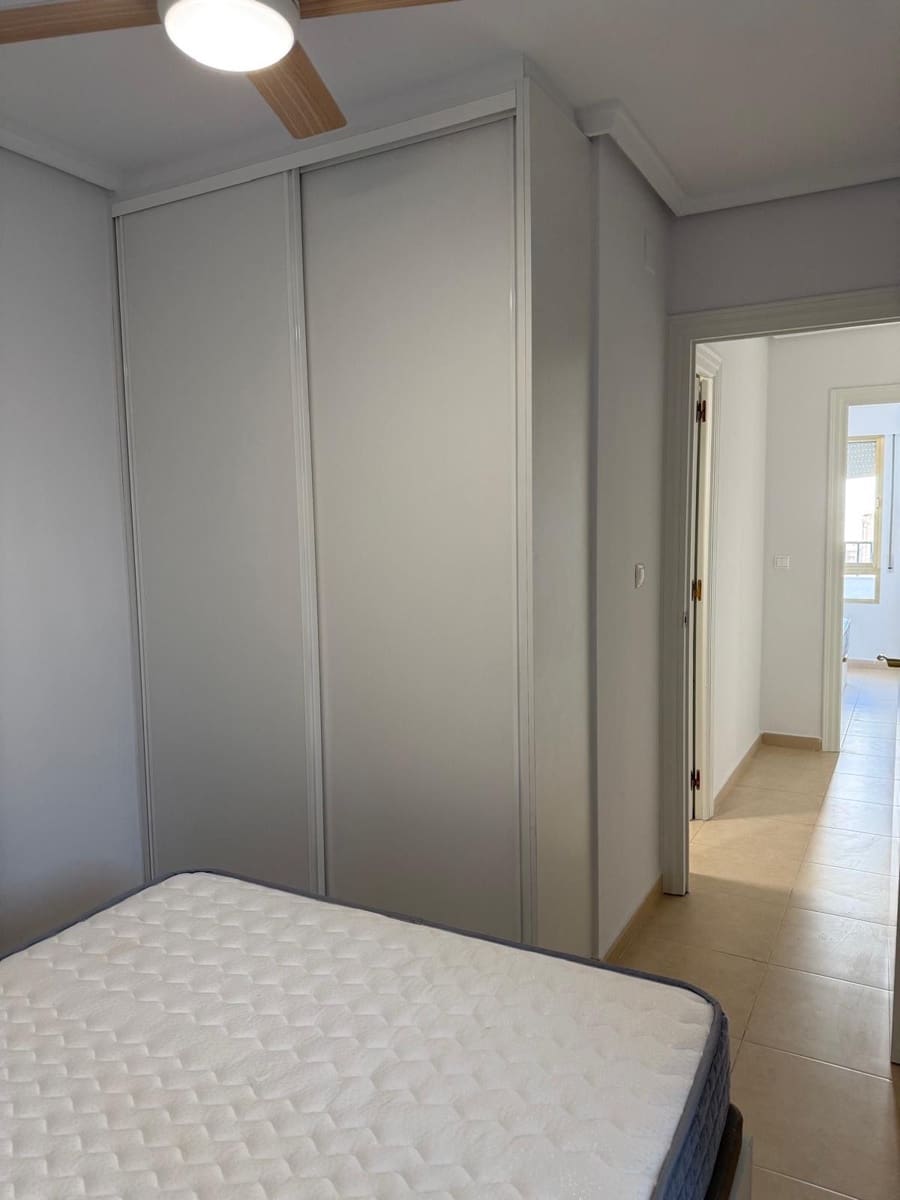 2 soveværelse Lejlighed til leje i Torrevieja - € 900 (Ref: 9451598)