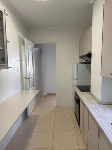 2 soveværelse Lejlighed til leje i Torrevieja - € 900 (Ref: 9451598)