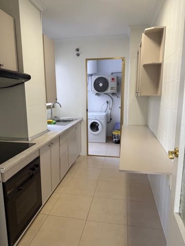 2 soveværelse Lejlighed til leje i Torrevieja - € 900 (Ref: 9451598)