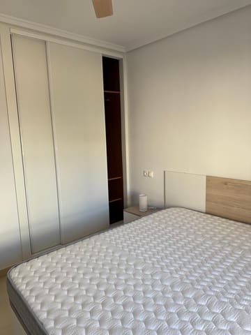 2 soveværelse Lejlighed til leje i Torrevieja - € 900 (Ref: 9451598)