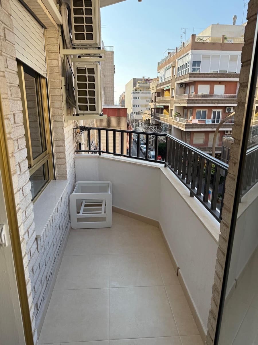 2 soveværelse Lejlighed til leje i Torrevieja - € 900 (Ref: 9451598)