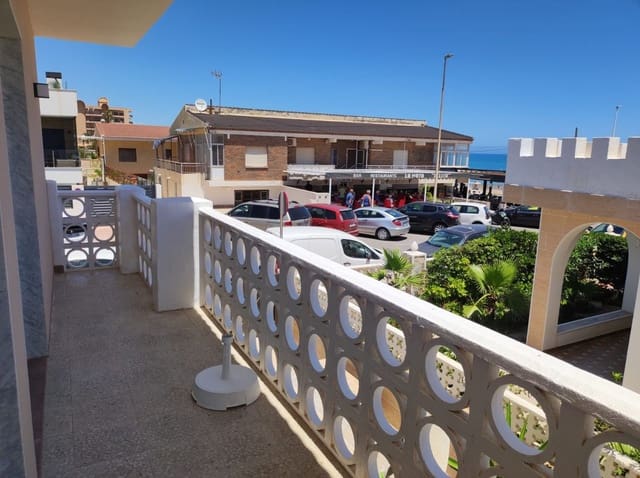 3 quarto Apartamento para arrendar em Torrevieja - 950 € (Ref: 9451600)