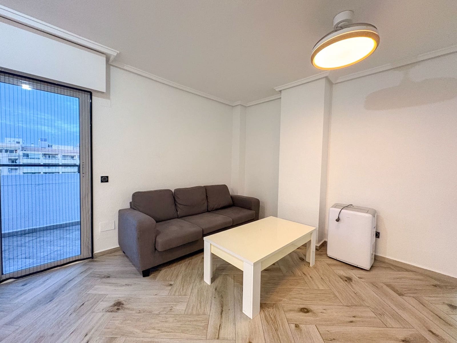 3 quarto Penthouse para arrendar em Torrevieja - 1 000 € (Ref: 9455832)