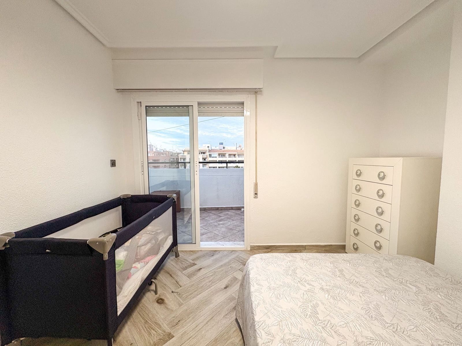 3 quarto Penthouse para arrendar em Torrevieja - 1 000 € (Ref: 9455832)