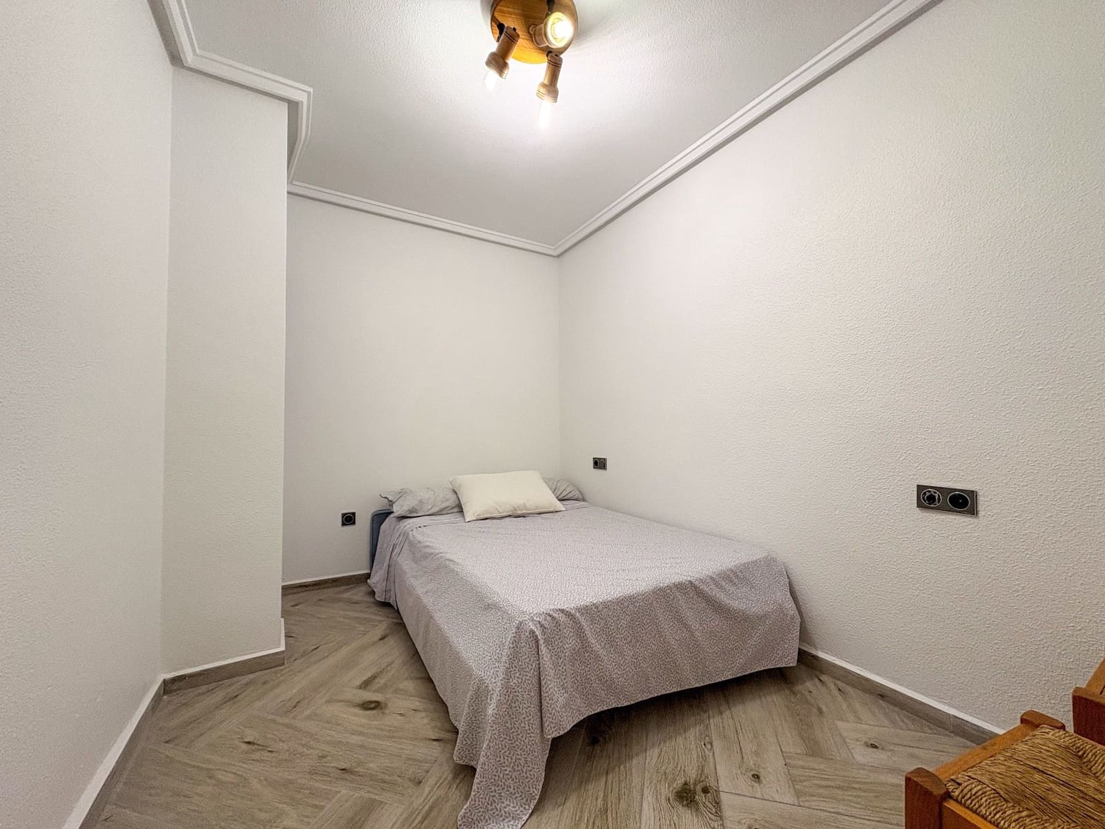 3 quarto Penthouse para arrendar em Torrevieja - 1 000 € (Ref: 9455832)