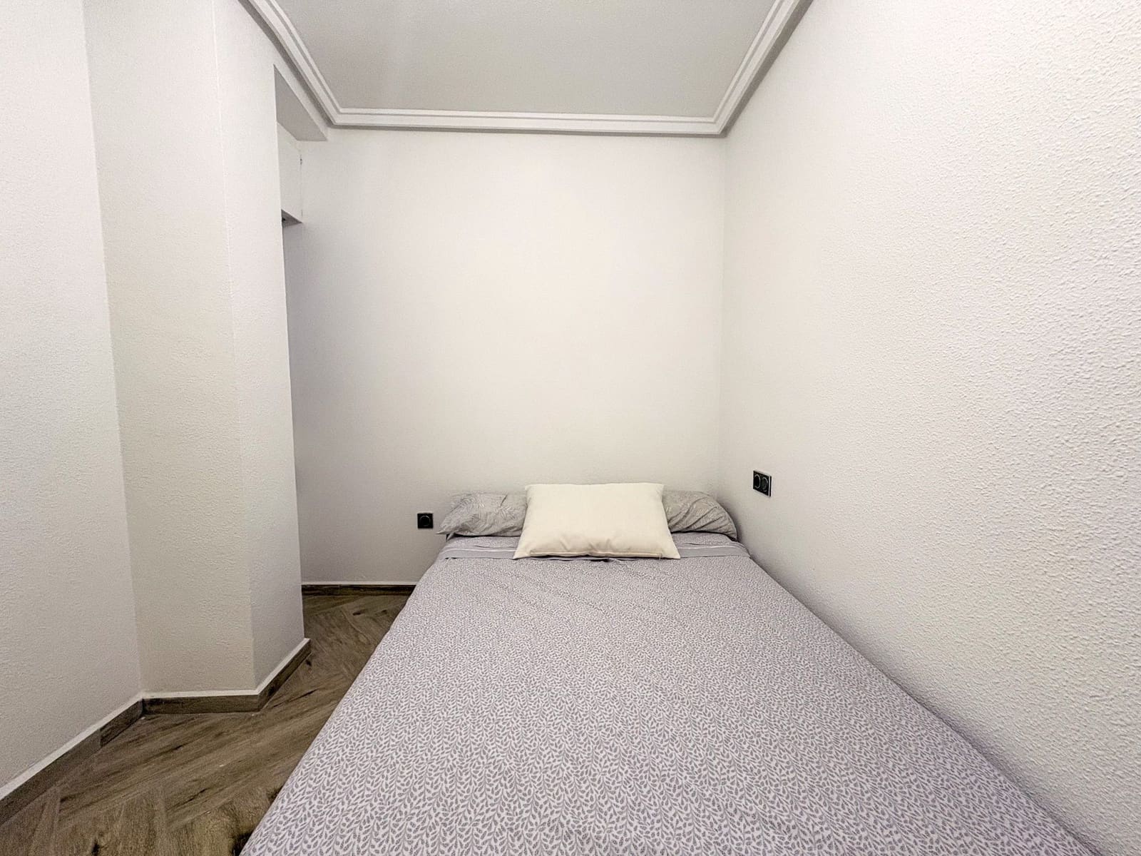 3 quarto Penthouse para arrendar em Torrevieja - 1 000 € (Ref: 9455832)