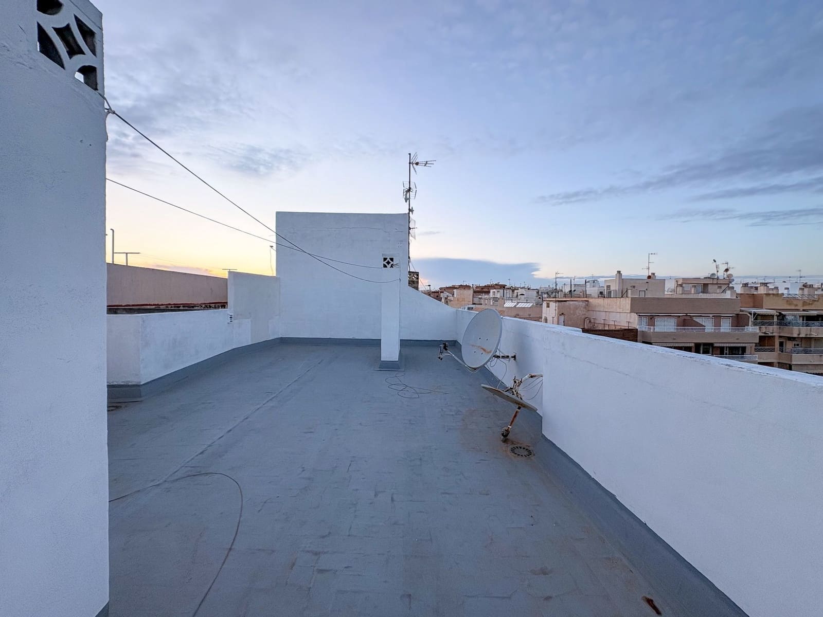 3 quarto Penthouse para arrendar em Torrevieja - 1 000 € (Ref: 9455832)