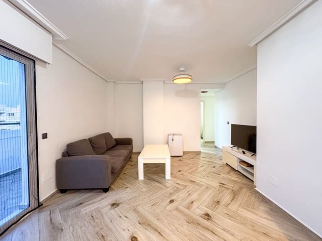 Penthouse de 3 chambres à louer à Torrevieja - 1 000 € (Ref: 9455832)