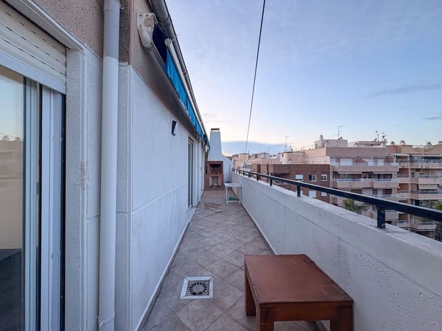 Penthouse de 3 chambres à louer à Torrevieja - 1 000 € (Ref: 9455832)