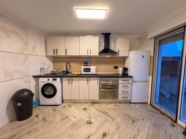 Penthouse de 3 chambres à louer à Torrevieja - 1 000 € (Ref: 9455832)