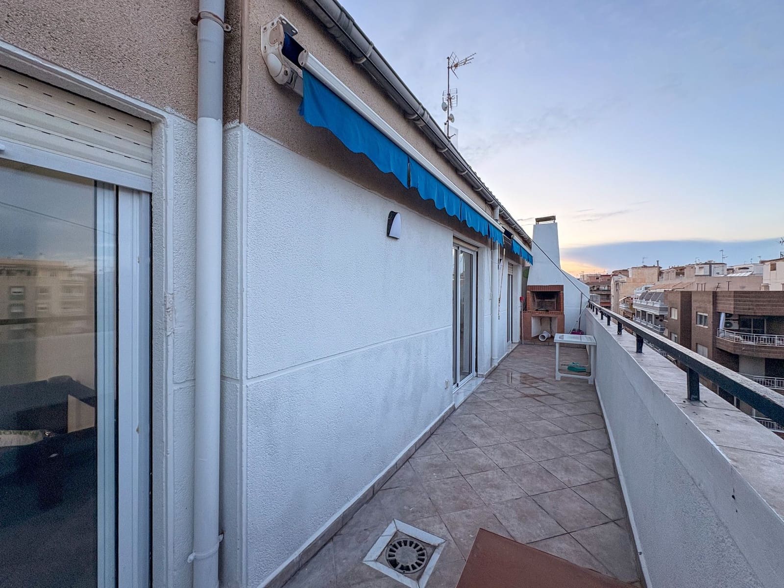 3 quarto Penthouse para arrendar em Torrevieja - 1 000 € (Ref: 9455832)