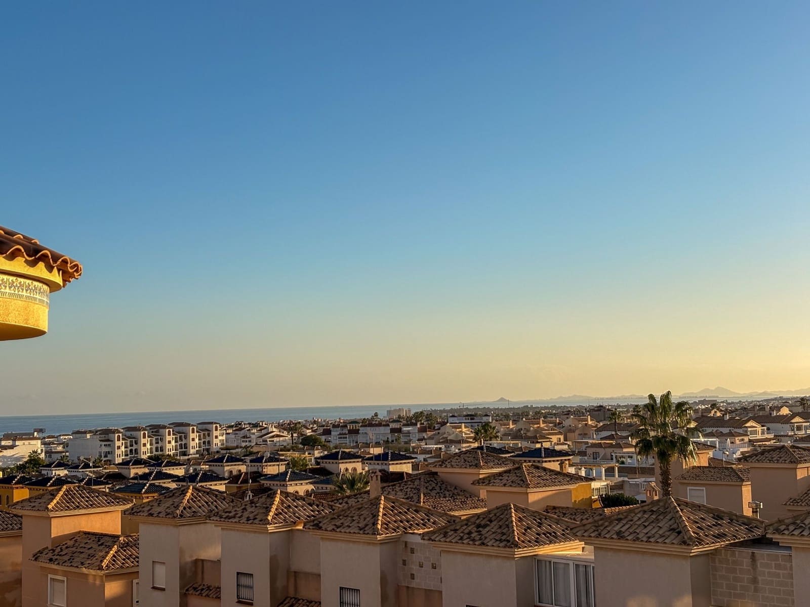 2 quarto Penthouse para arrendar em Orihuela Costa com piscina - 950 € (Ref: 9455833)