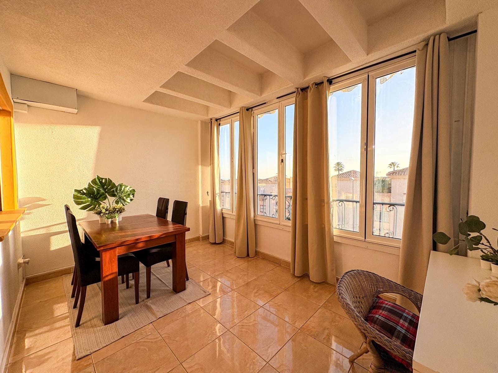 2 quarto Penthouse para arrendar em Orihuela Costa com piscina - 950 € (Ref: 9455833)