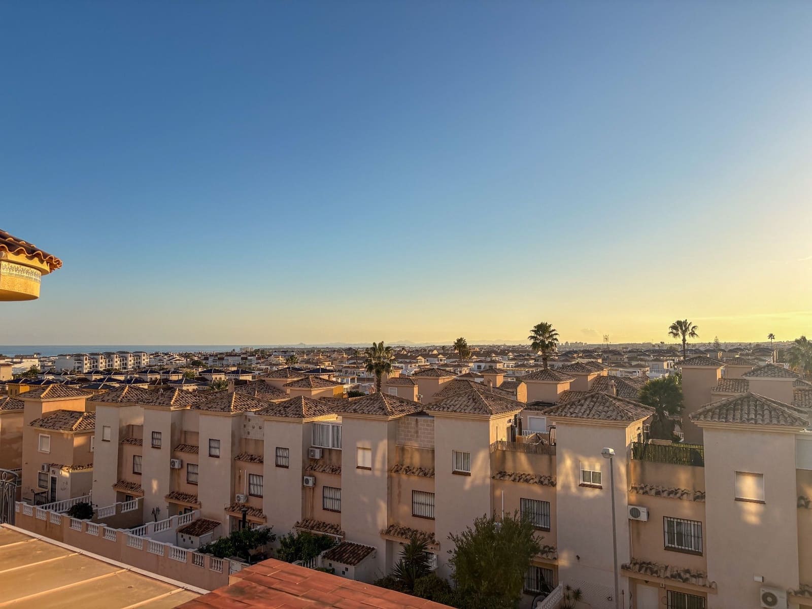 2 quarto Penthouse para arrendar em Orihuela Costa com piscina - 950 € (Ref: 9455833)