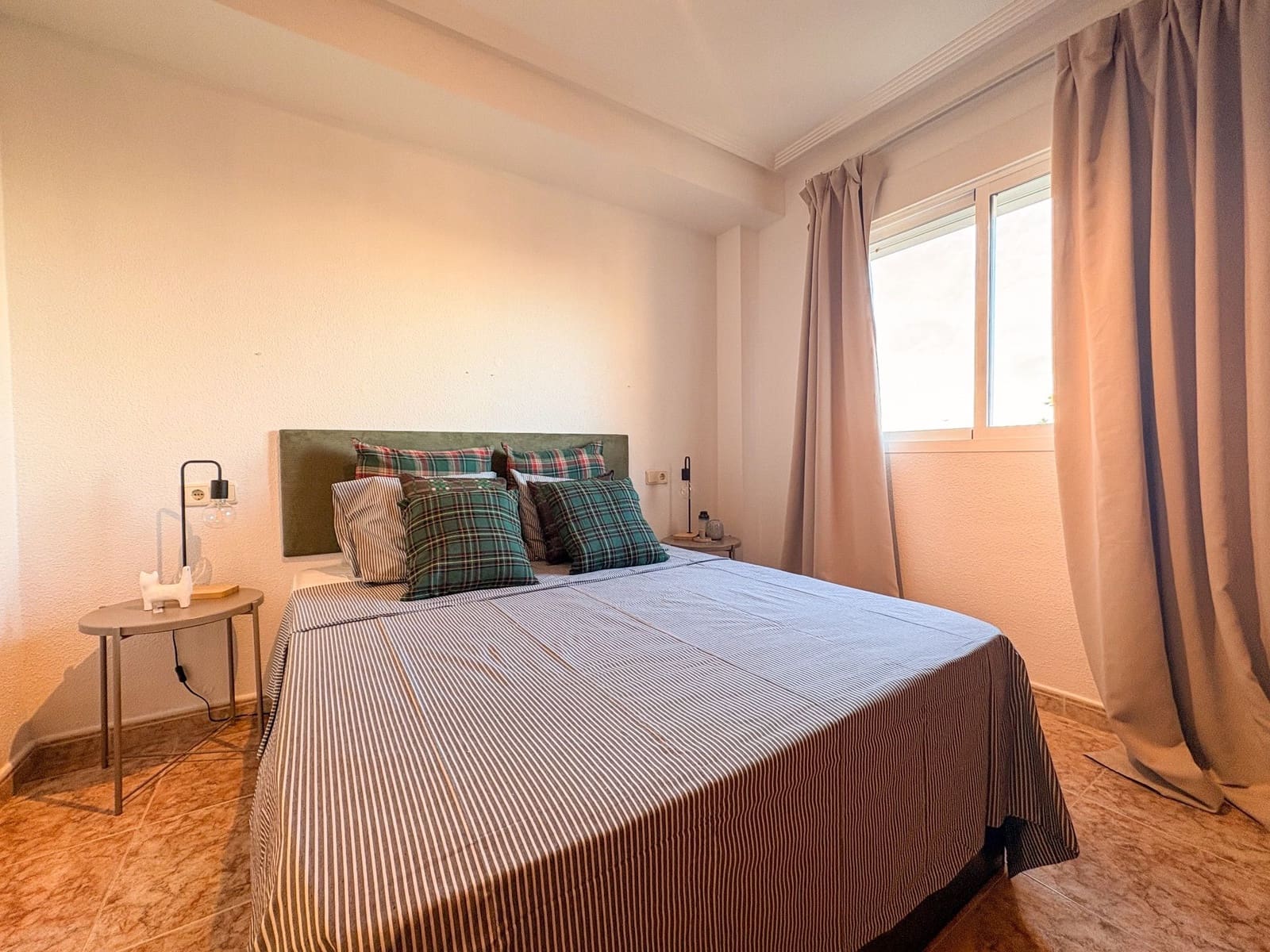 2 quarto Penthouse para arrendar em Orihuela Costa com piscina - 950 € (Ref: 9455833)