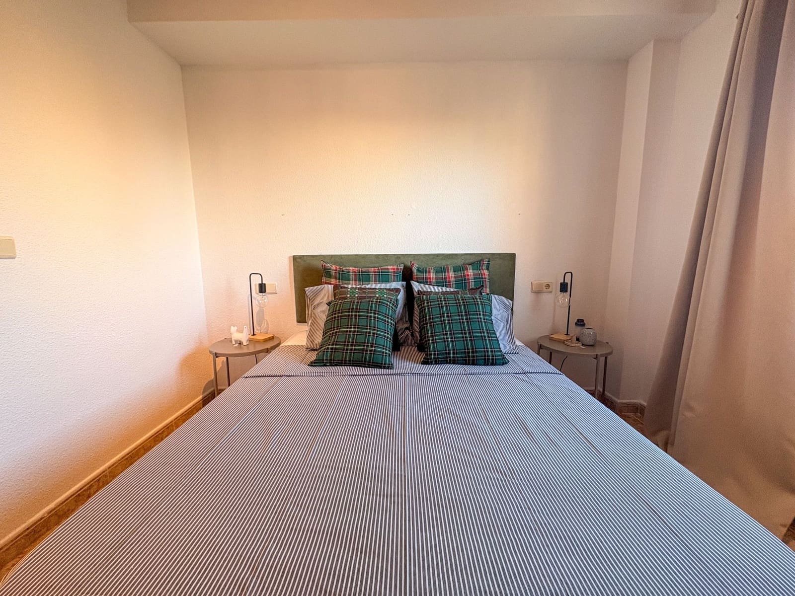 2 quarto Penthouse para arrendar em Orihuela Costa com piscina - 950 € (Ref: 9455833)