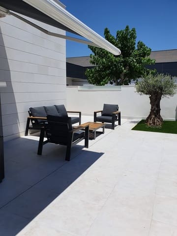 Chalet de 4 habitaciones en Pilar de la Horadada en alquiler con piscina garaje - 2.350 € (Ref: 9455835)