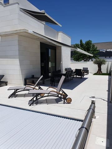 Chalet de 4 habitaciones en Pilar de la Horadada en alquiler con piscina garaje - 2.350 € (Ref: 9455835)