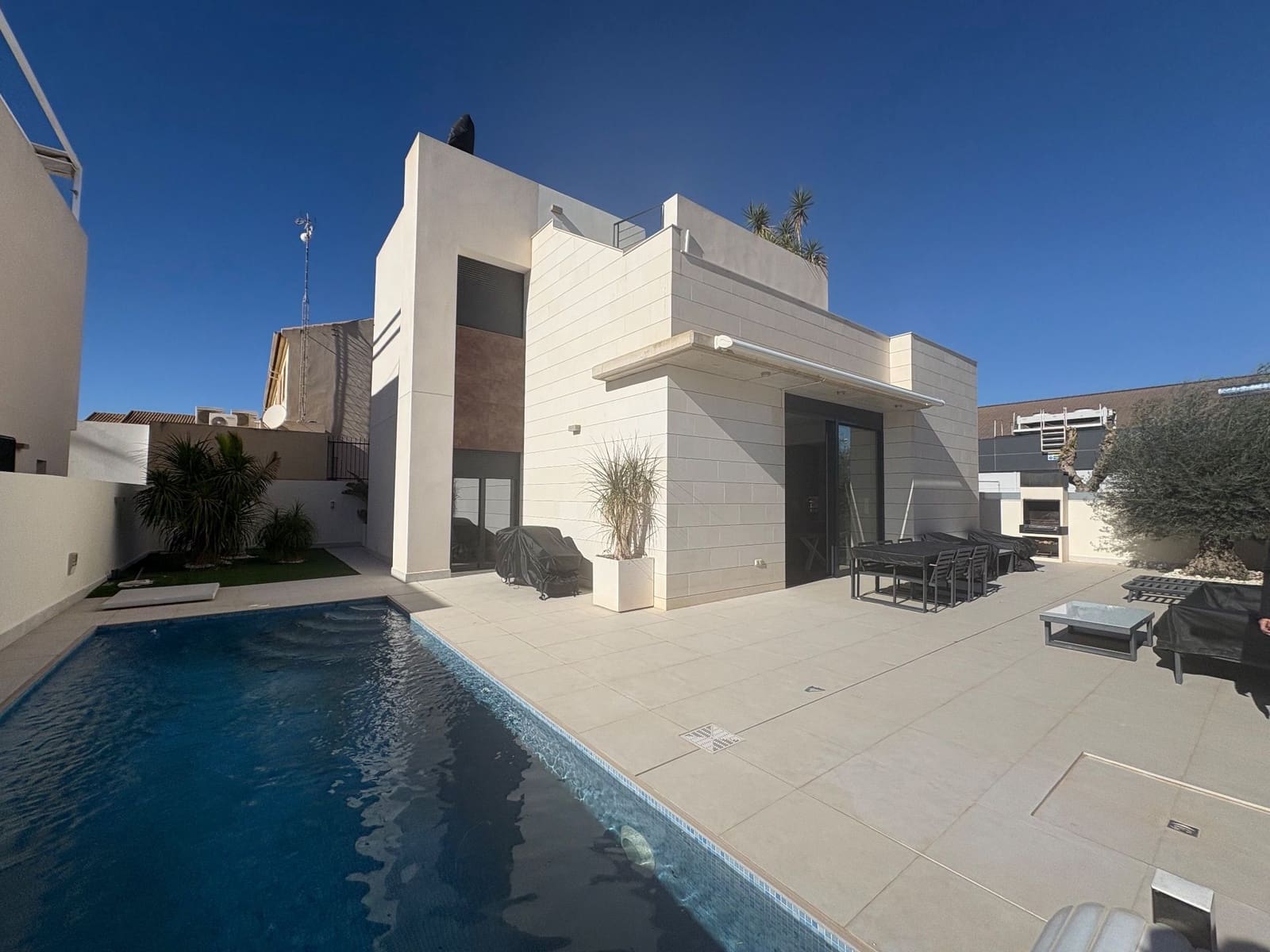 Villa/Maison de 4 chambres à louer à Pilar de la Horadada avec piscine garage - 2 350 € (Ref: 9455835)