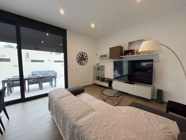 Chalet de 4 habitaciones en Pilar de la Horadada en alquiler con piscina garaje - 2.350 € (Ref: 9455835)